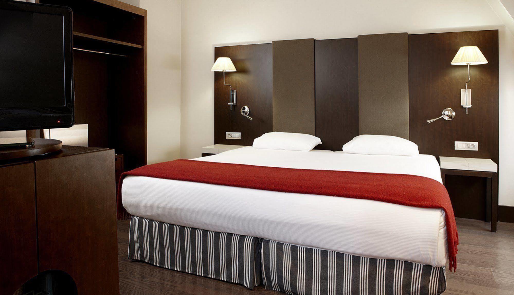 เอ็นเอช บรัสเซลส์ หลุยส์ Hotel Saint-Gilles ภายนอก รูปภาพ